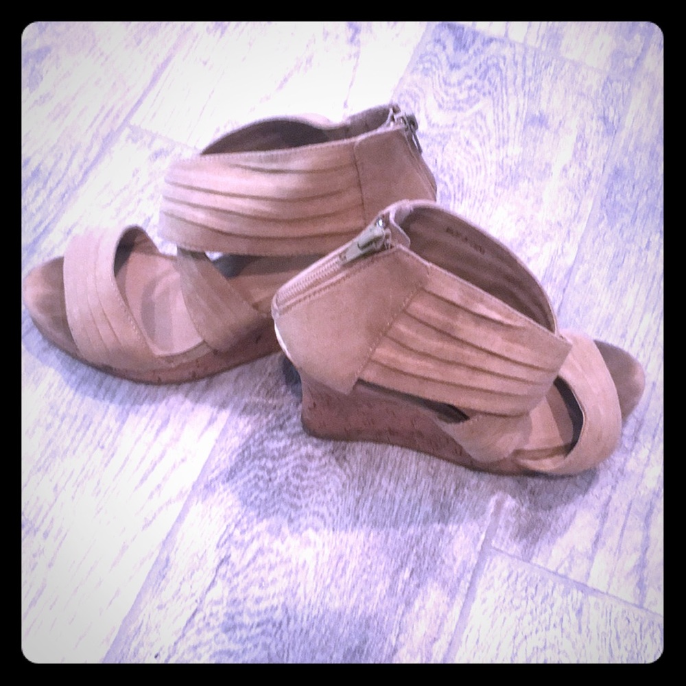 Forever 21 tan wedge heels size 7 1/2